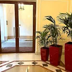 Pierre Charron L Апартаменты Париж